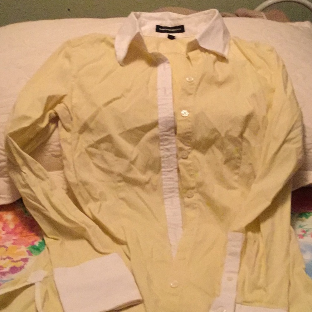 🌻2x$15 Pastel yellow button down 👒